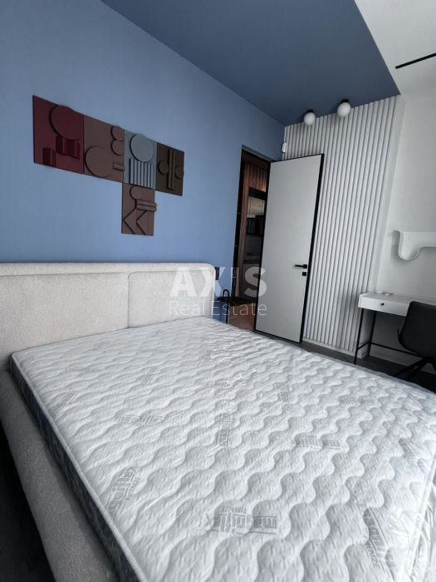 3k apartment vul. Dragomyrova Myhajla 102