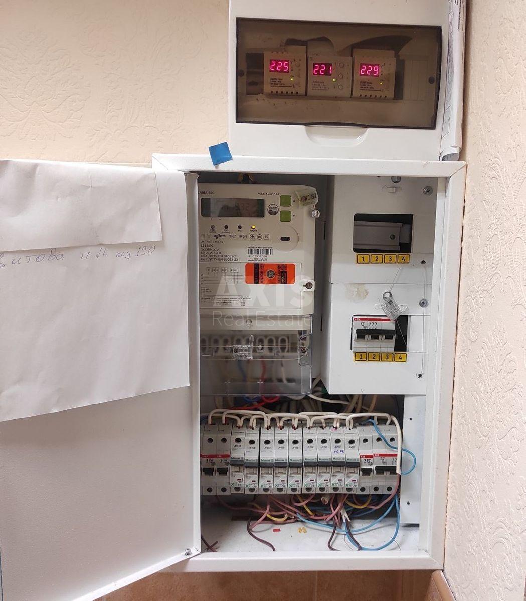 Office vul. Lypkivs'kogo Vasylja Mytropolyta 40, 45m28