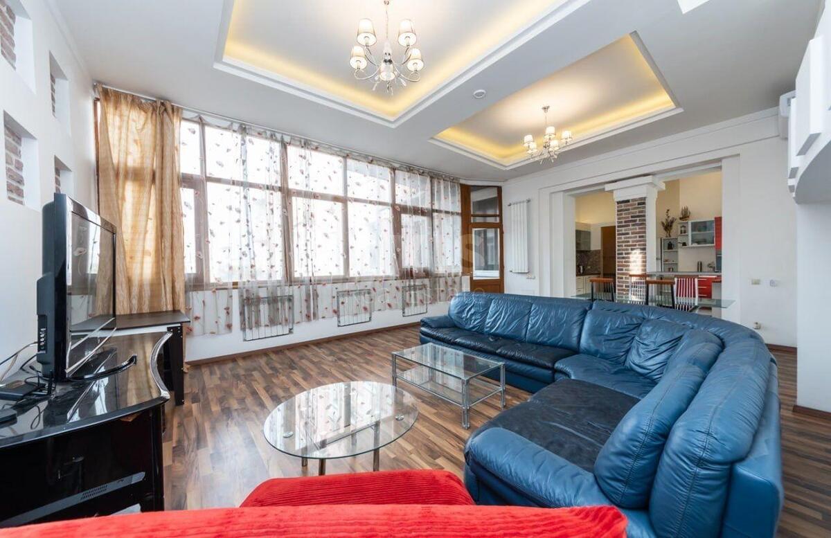 4k apartment vul. Gorodec'kogo Arhitektora 11А0