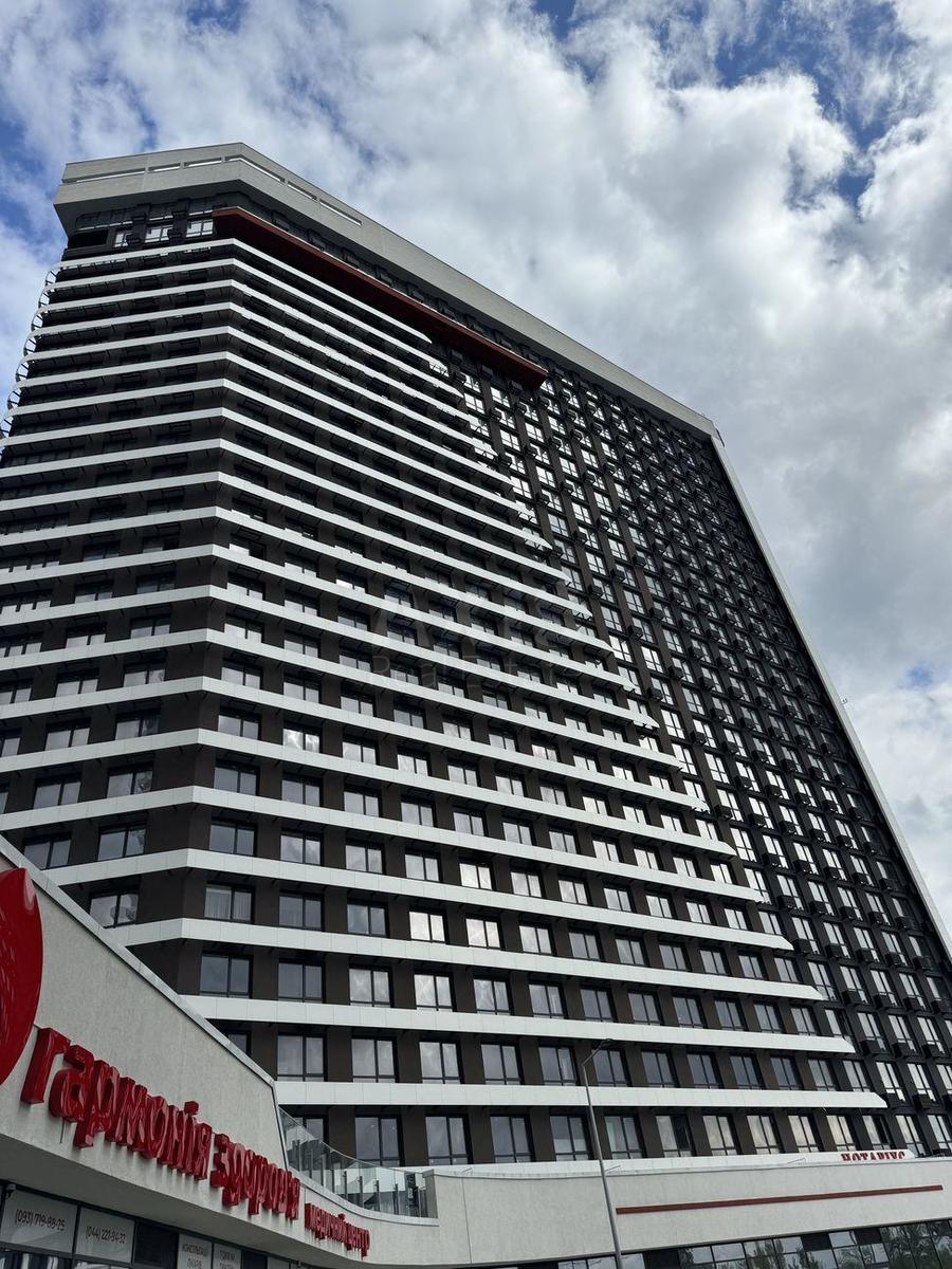 1k apartment nab. Dniprovs'ka 15