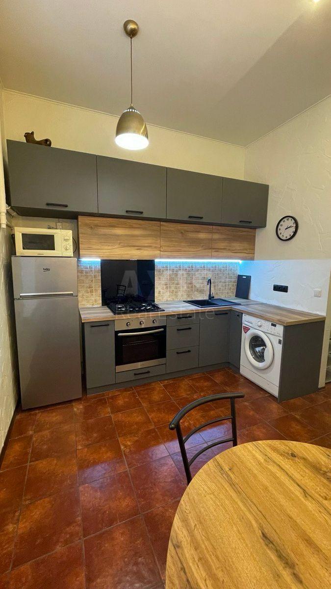 1k apartment vul. Volodymyrs'ka 193