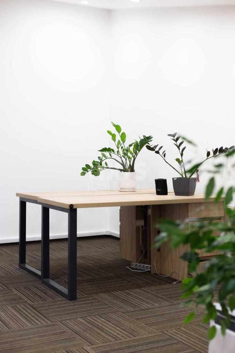 Office vul. Pymonenka Mykoly 13, 260m27