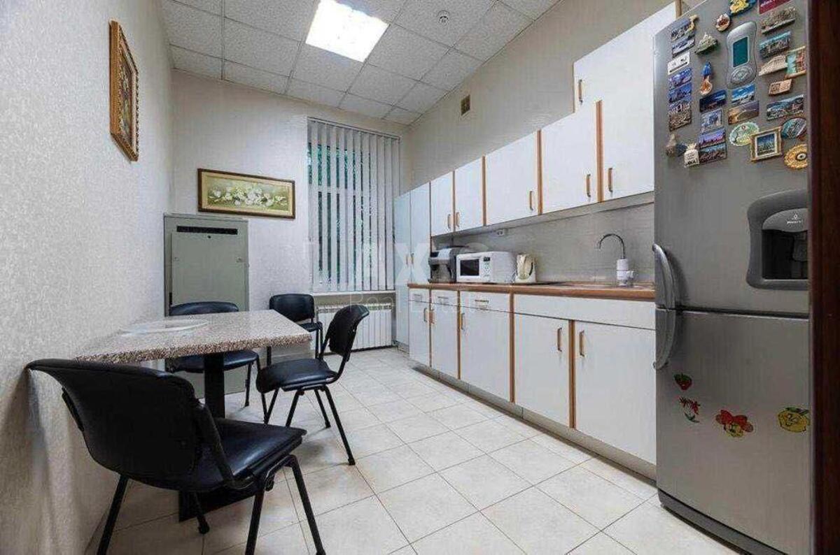 Office vul. Panasa Myrnogo 1, 135m21