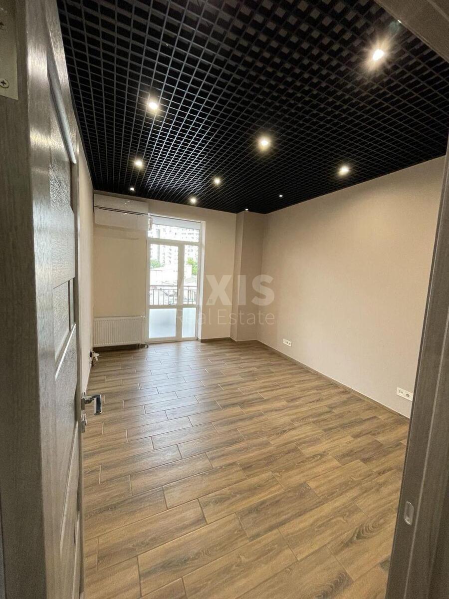 Office vul. Jevgena Konoval'cja 36Е, 120m2576884
