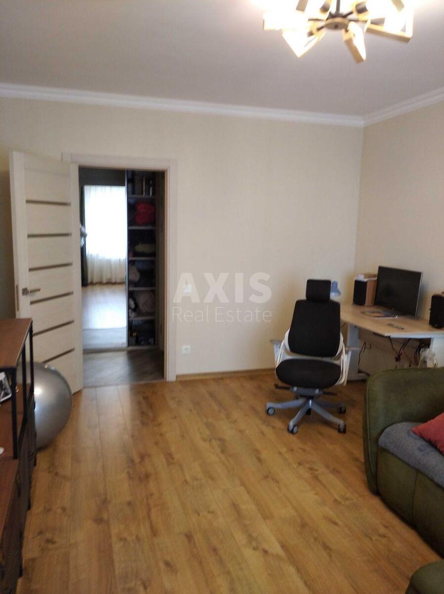 2k apartment vul. Myhajla Maksymovycha 32