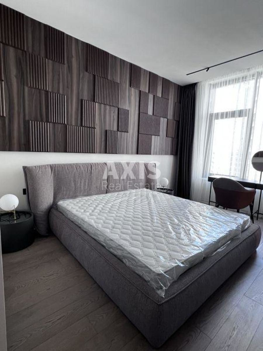 3k apartment vul. Dragomyrova Myhajla 103