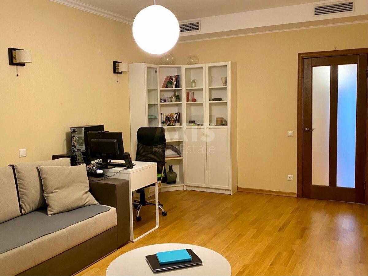 3k apartment vul. Ahmatovoi' Anny 318