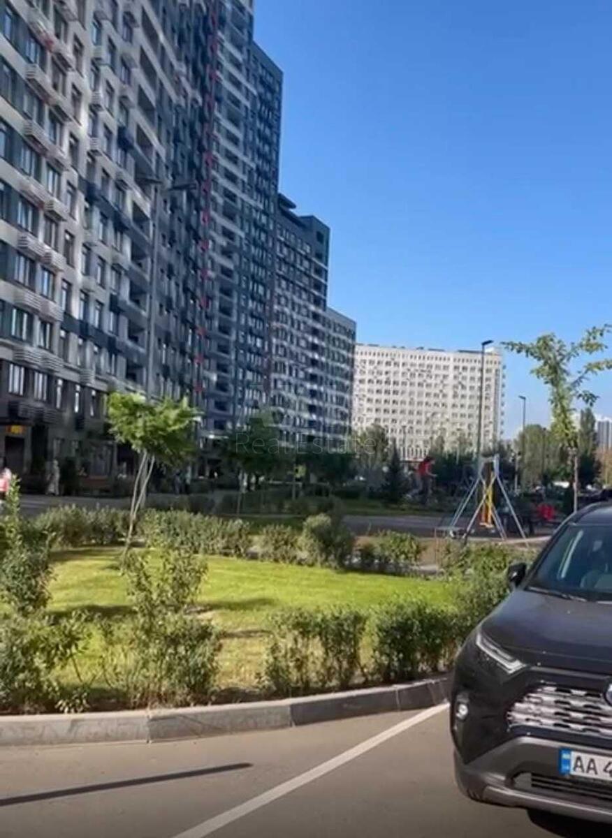 3k apartment vul. Sverstjuka Jevgena 4630745