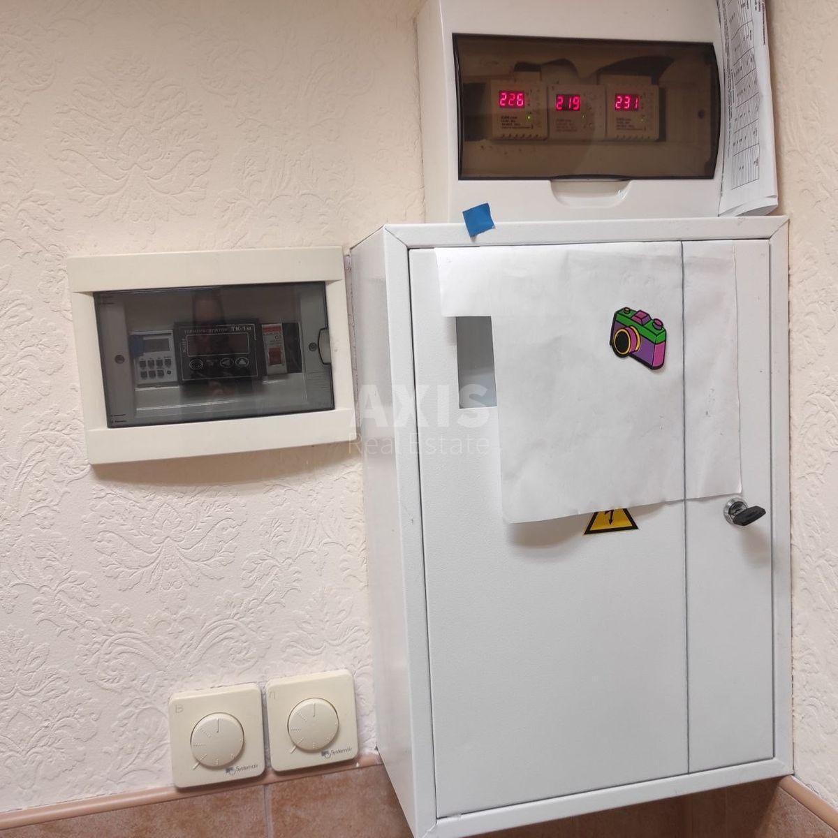 Office vul. Lypkivs'kogo Vasylja Mytropolyta 40, 45m29