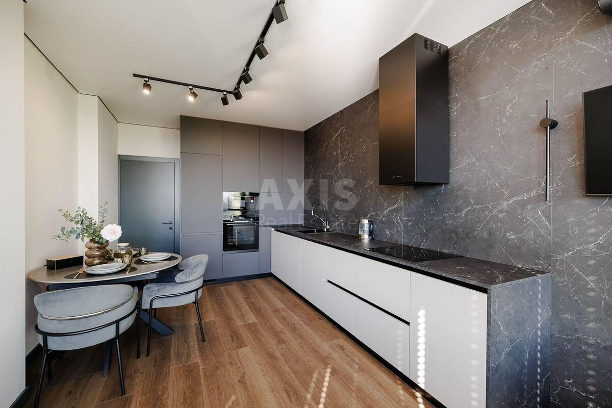 3k apartment vul. Mykil's'ko-Slobids'ka 8