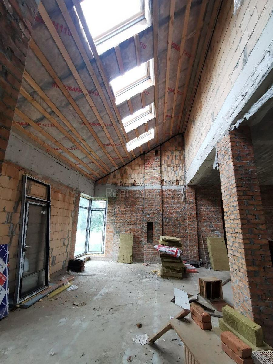 Дoм ул. Богатырская, 235м2, город Киев