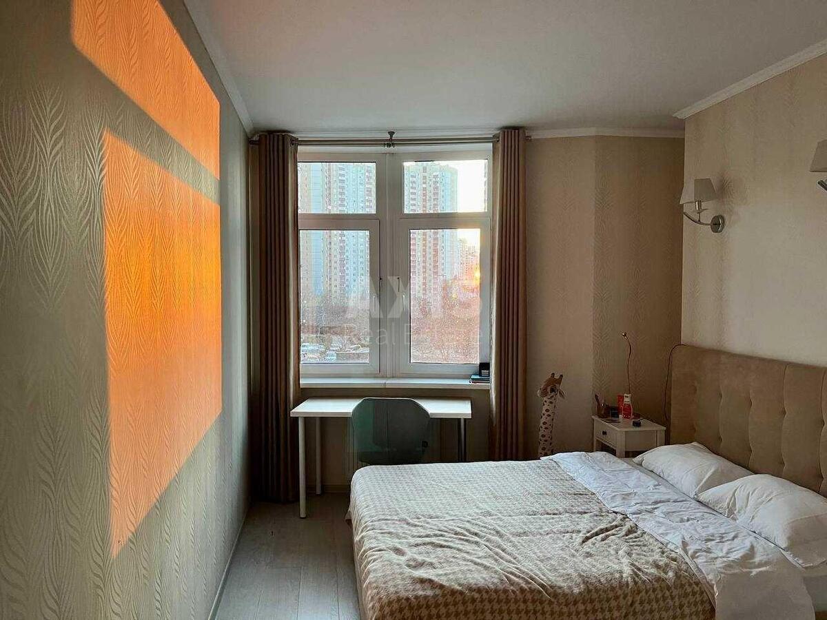 1k apartment vul. Ahmatovoi' Anny 222