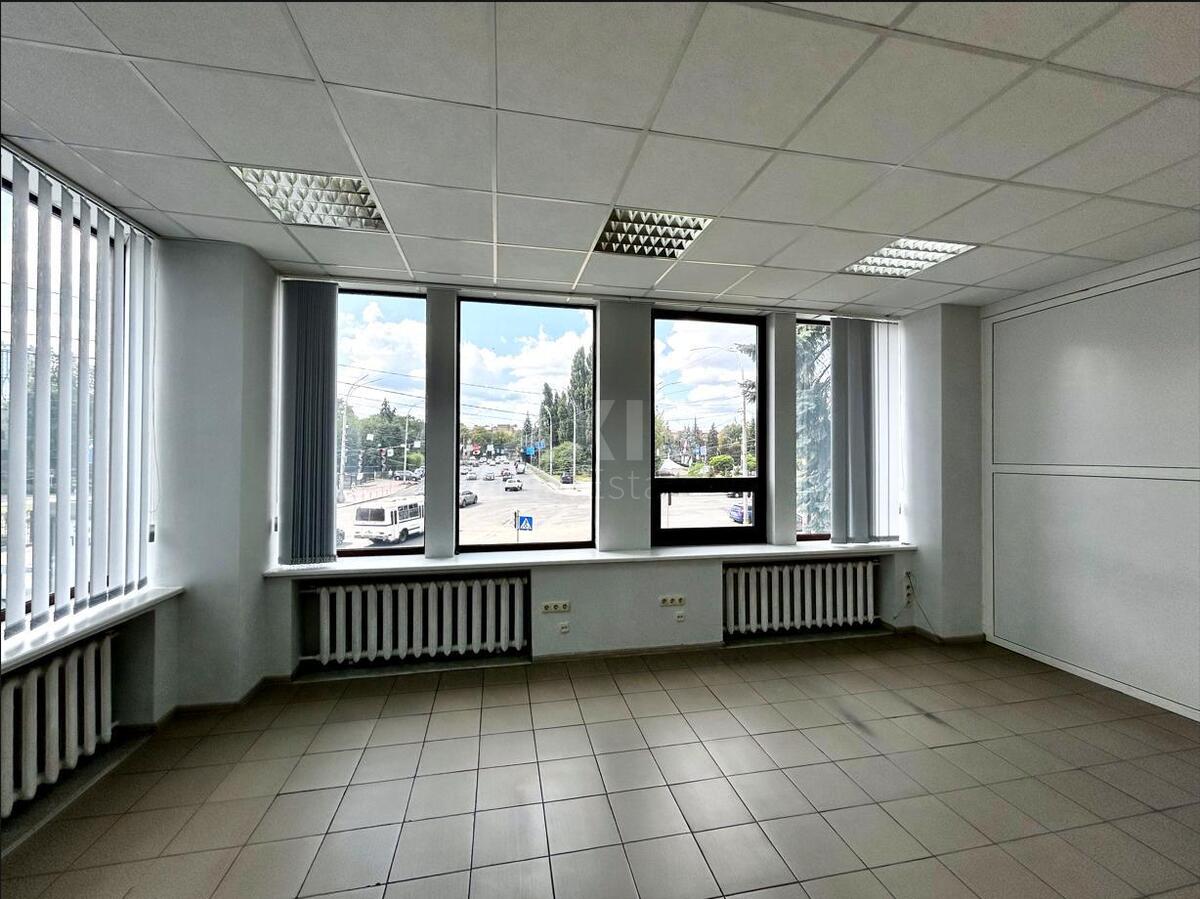 Office vul. Lypkivs'kogo Vasylja Mytropolyta 45, 150m2624230