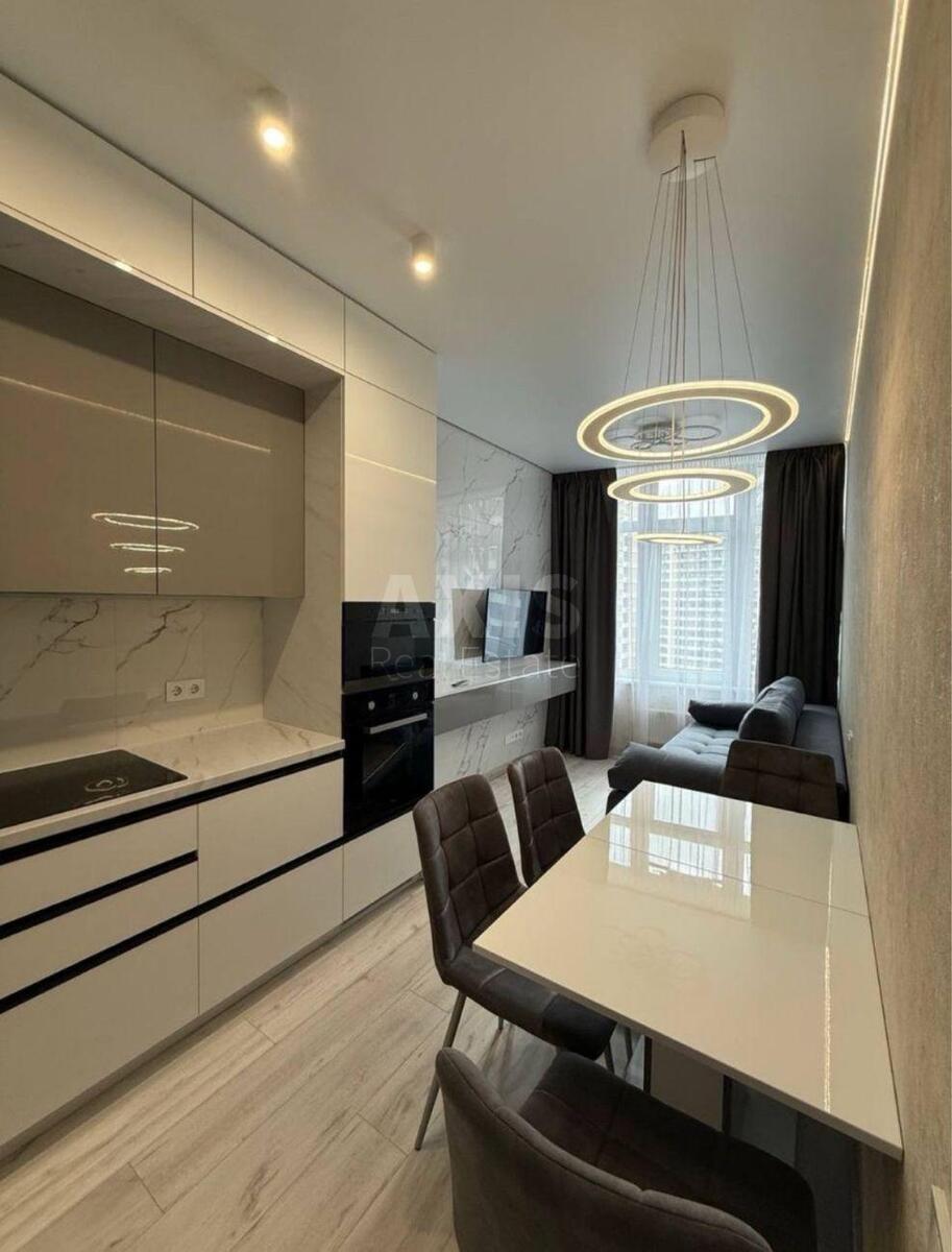 2k apartment vul. Myhajla Maksymovycha 243