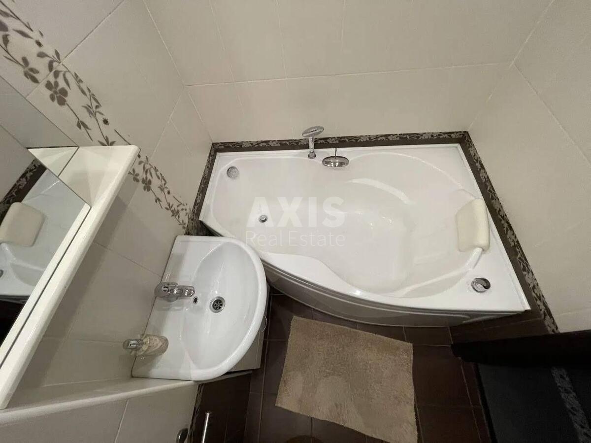 1k apartment nab. Rusanivs'ka 203