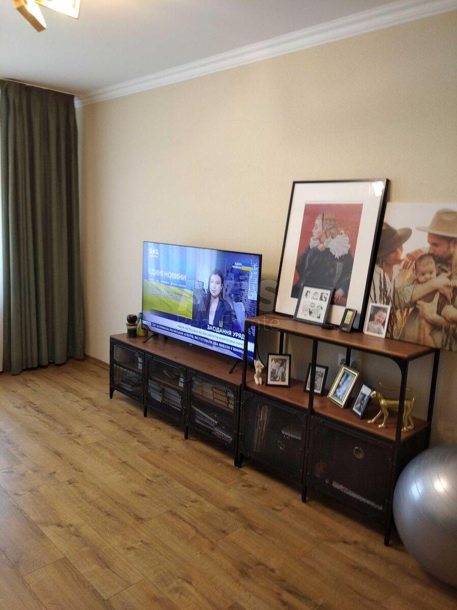 2k apartment vul. Myhajla Maksymovycha 33