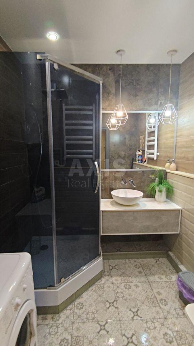 2k apartment vul. Yulia Zdanovska 34Б6