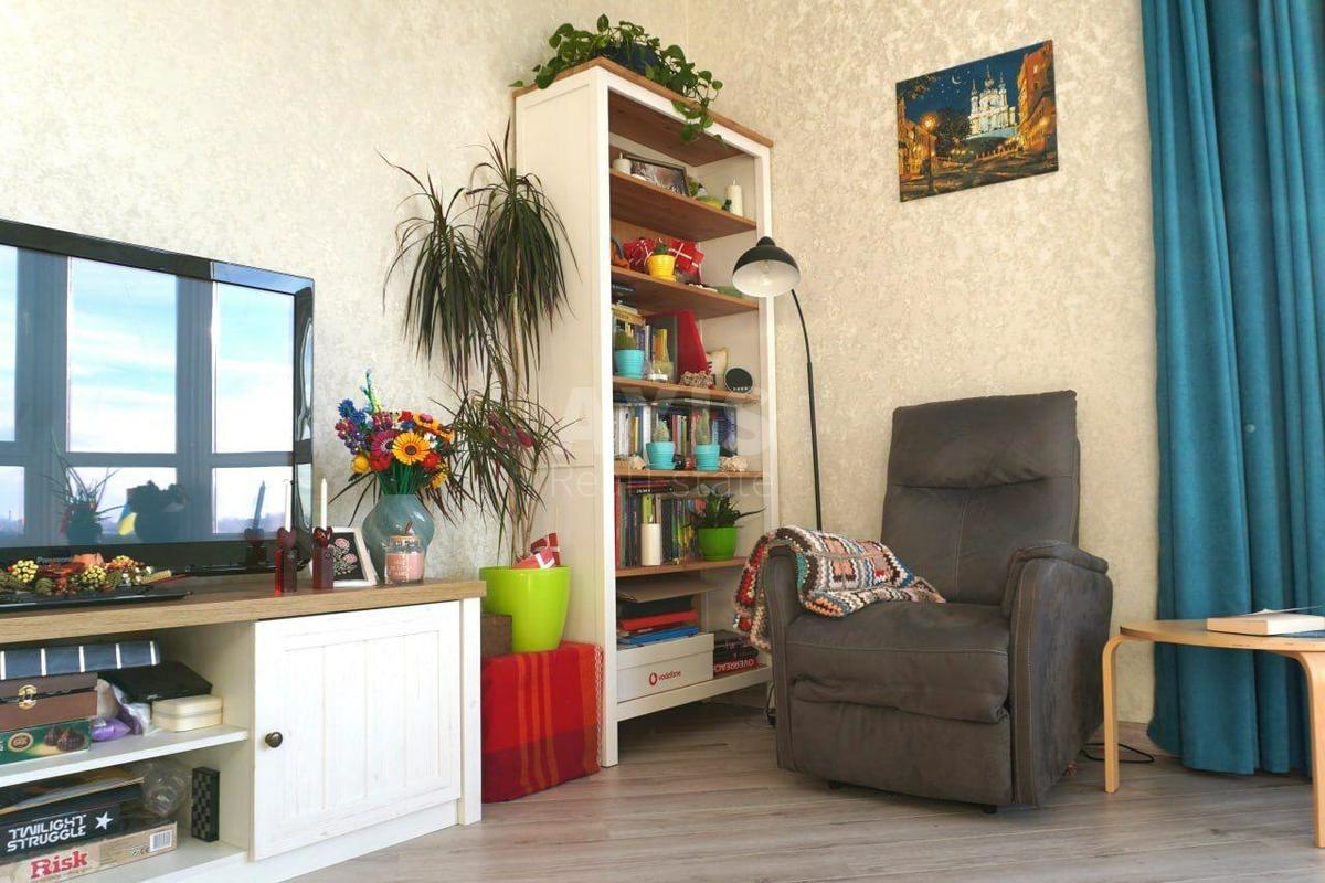 2k apartment vul. Kahovs'ka 581