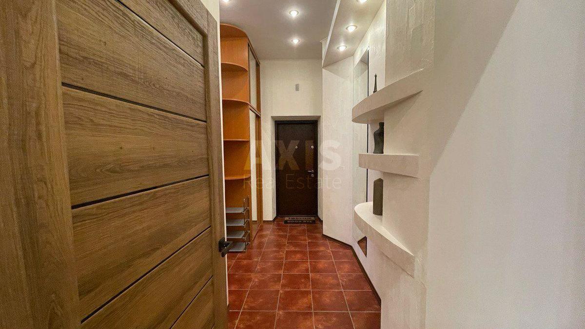 1k apartment vul. Volodymyrs'ka 198