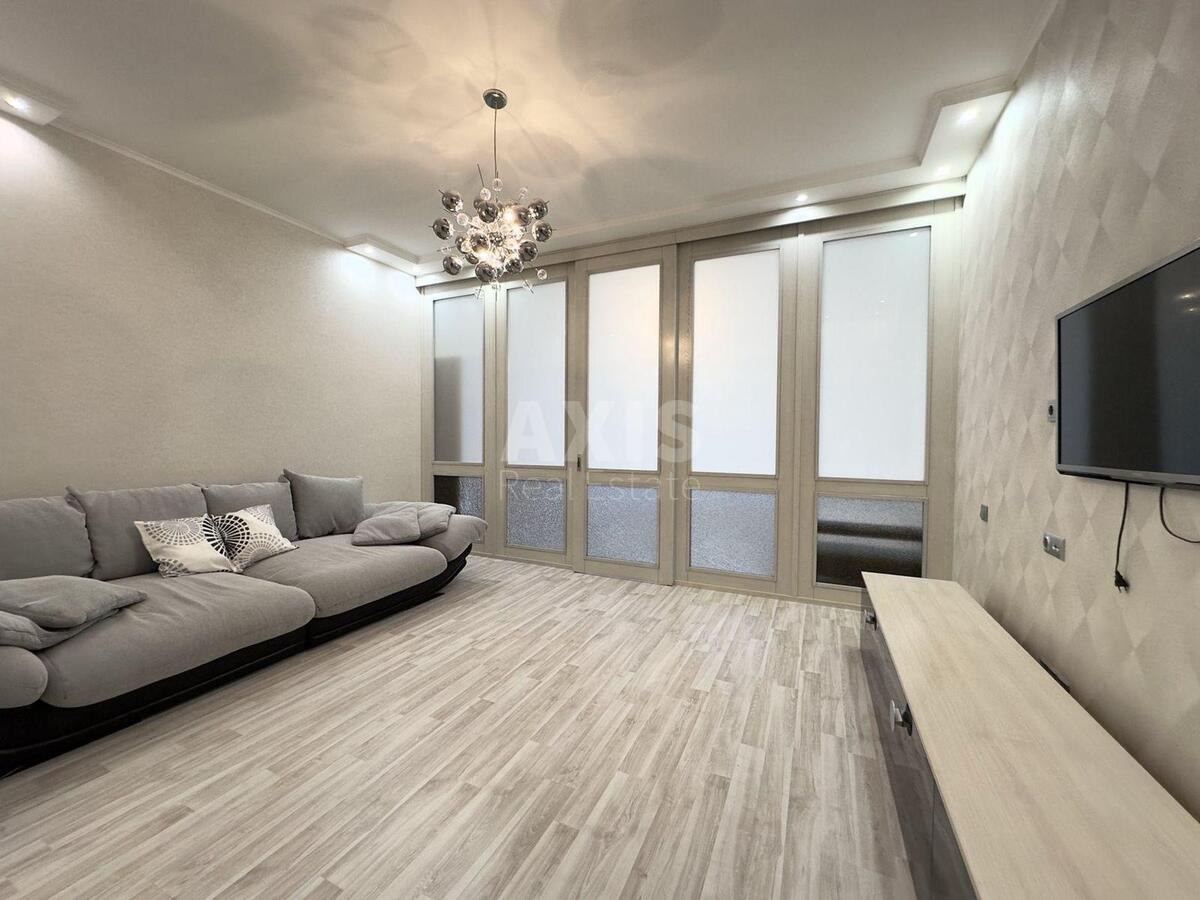 3k apartment vul. Staronavodnyc'ka 6Б4
