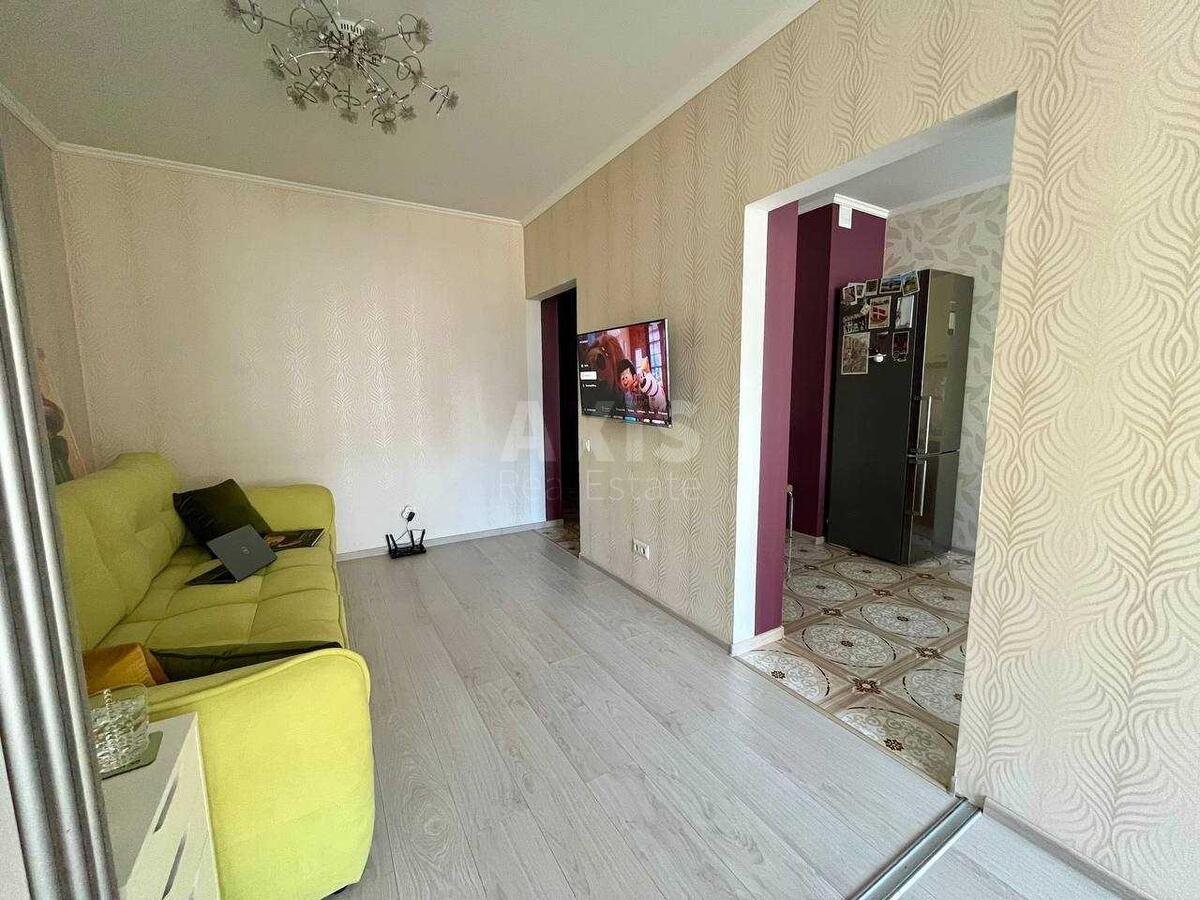 1k apartment vul. Ahmatovoi' Anny 226