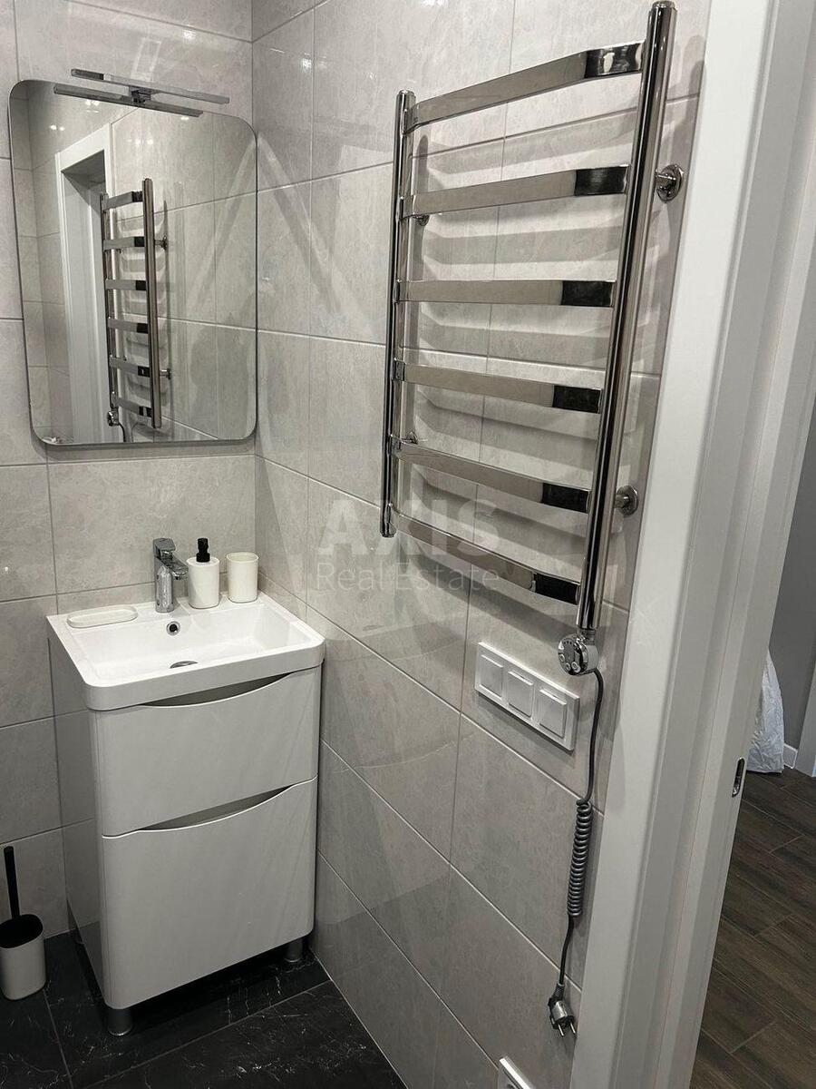 1k apartment vul. Metrologichna 296096510