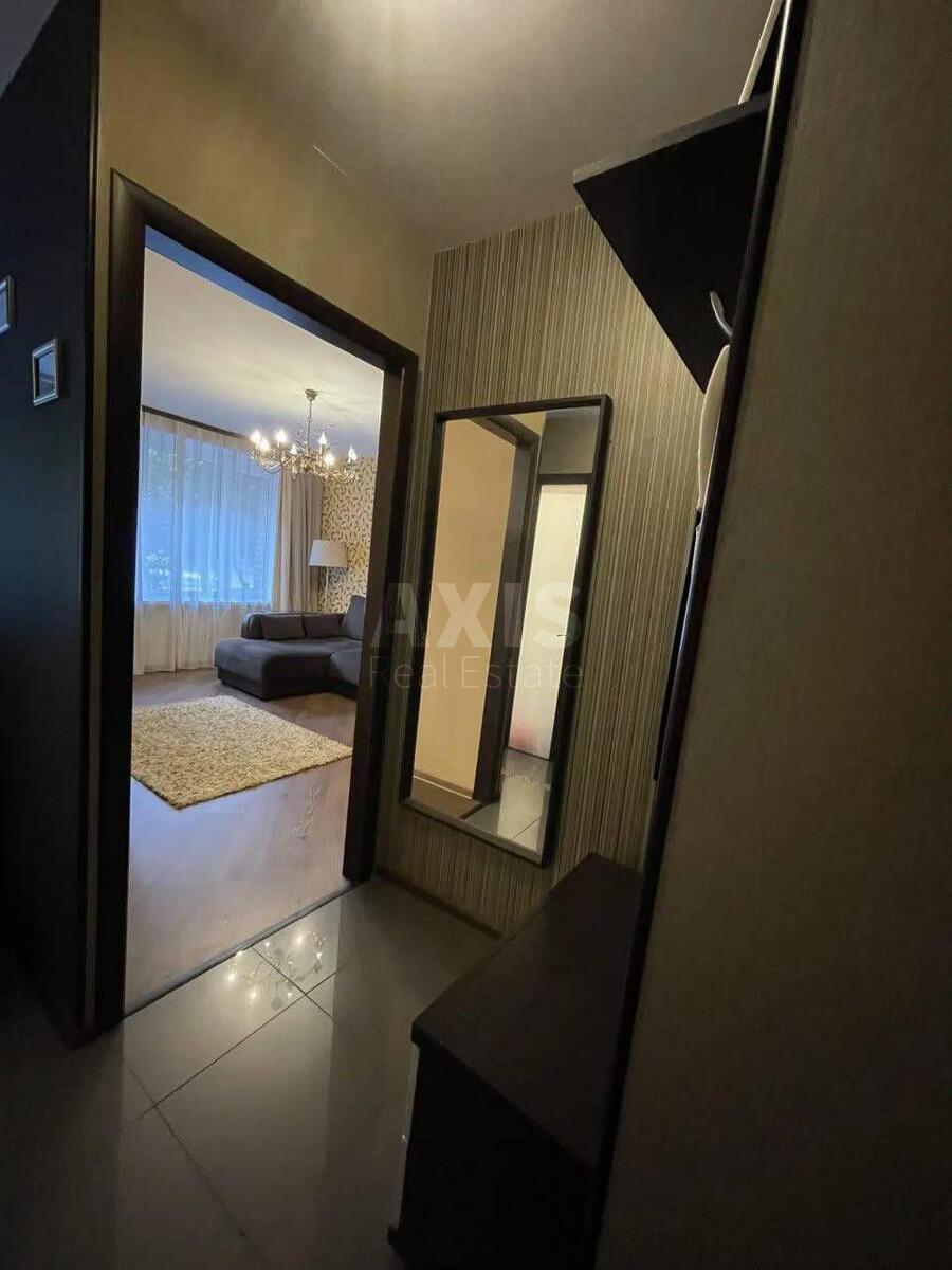 1k apartment nab. Rusanivs'ka 207