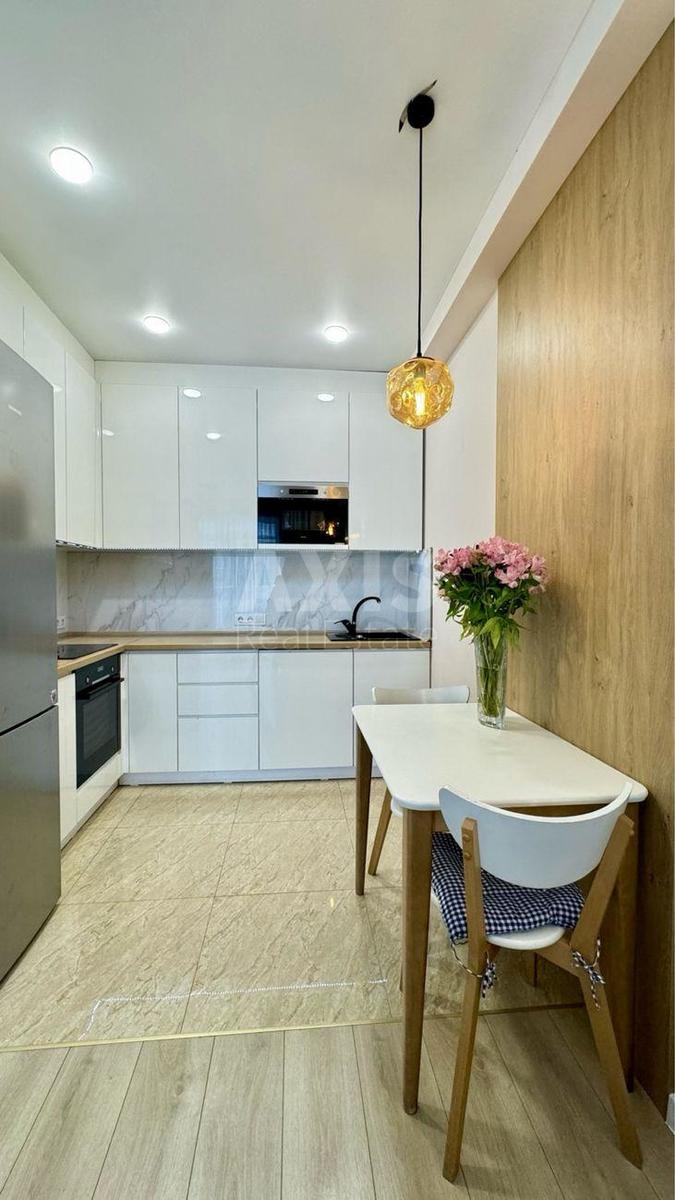1k apartment vul. Myhajla Maksymovycha 241