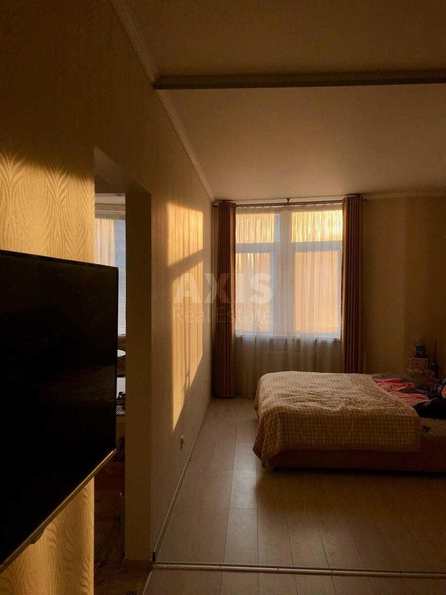 1k apartment vul. Ahmatovoi' Anny 223