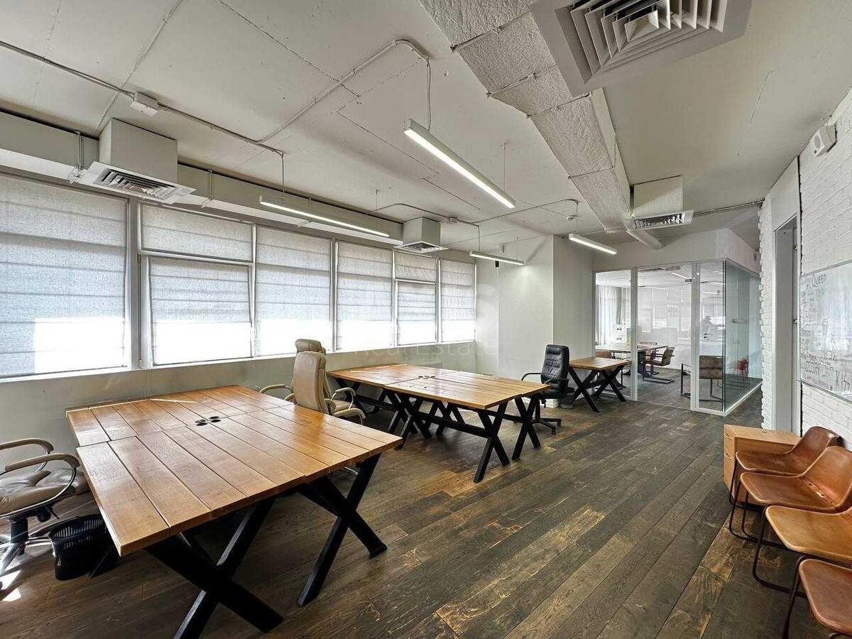 Office bul. Lesi Ukrai'nky 23, 232m25725712