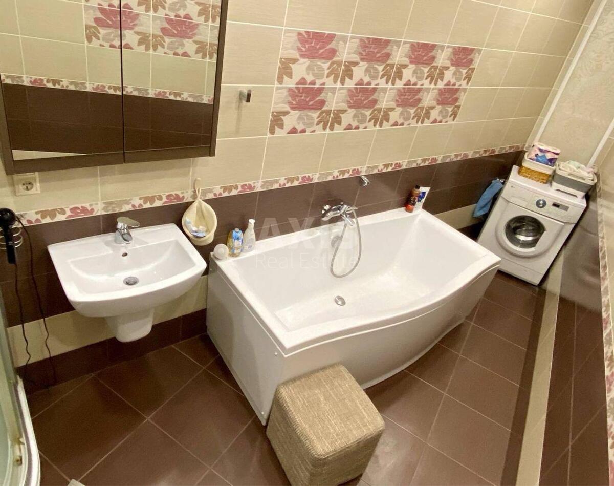 3k apartment vul. Ahmatovoi' Anny 3110