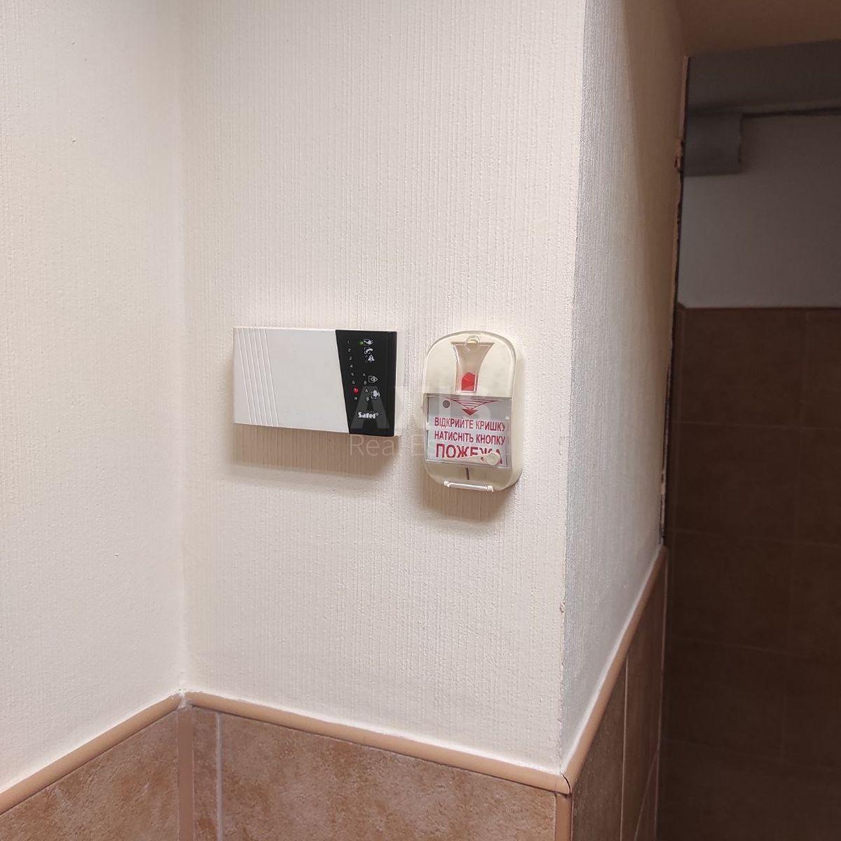 Office vul. Lypkivs'kogo Vasylja Mytropolyta 40, 45m211