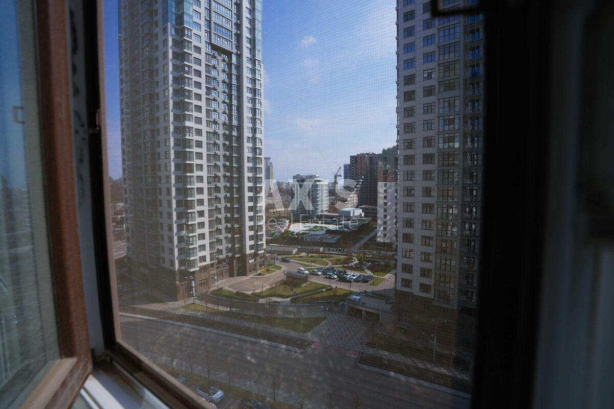 3k apartment vul. Dragomyrova Myhajla 2013