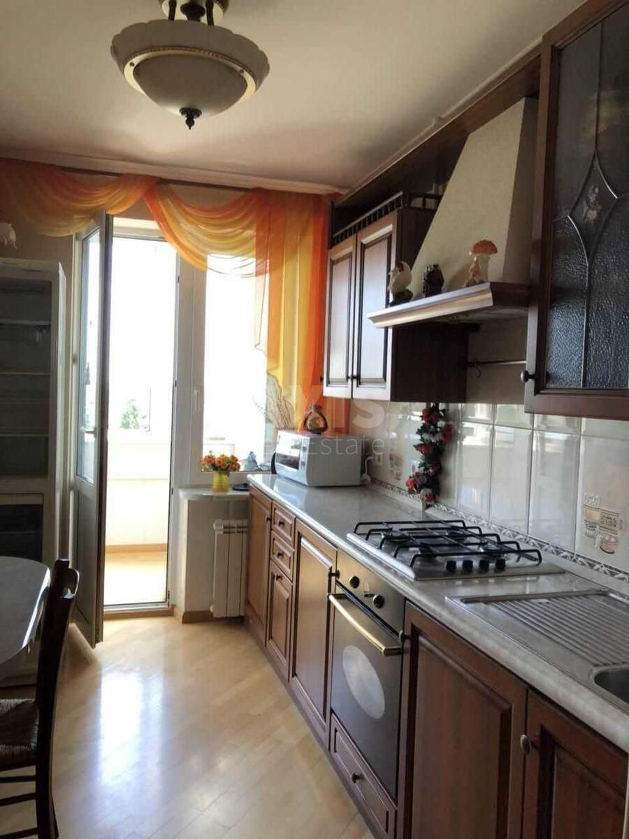 3k apartment vul. Dragomyrova Myhajla 14а