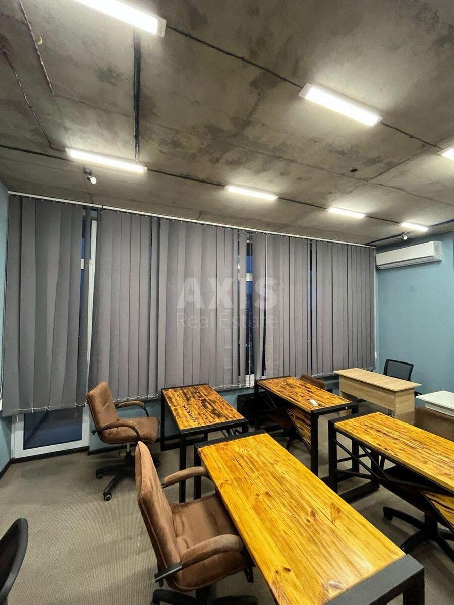 Office vul. Jevgena Konoval'cja 44А, 164m212