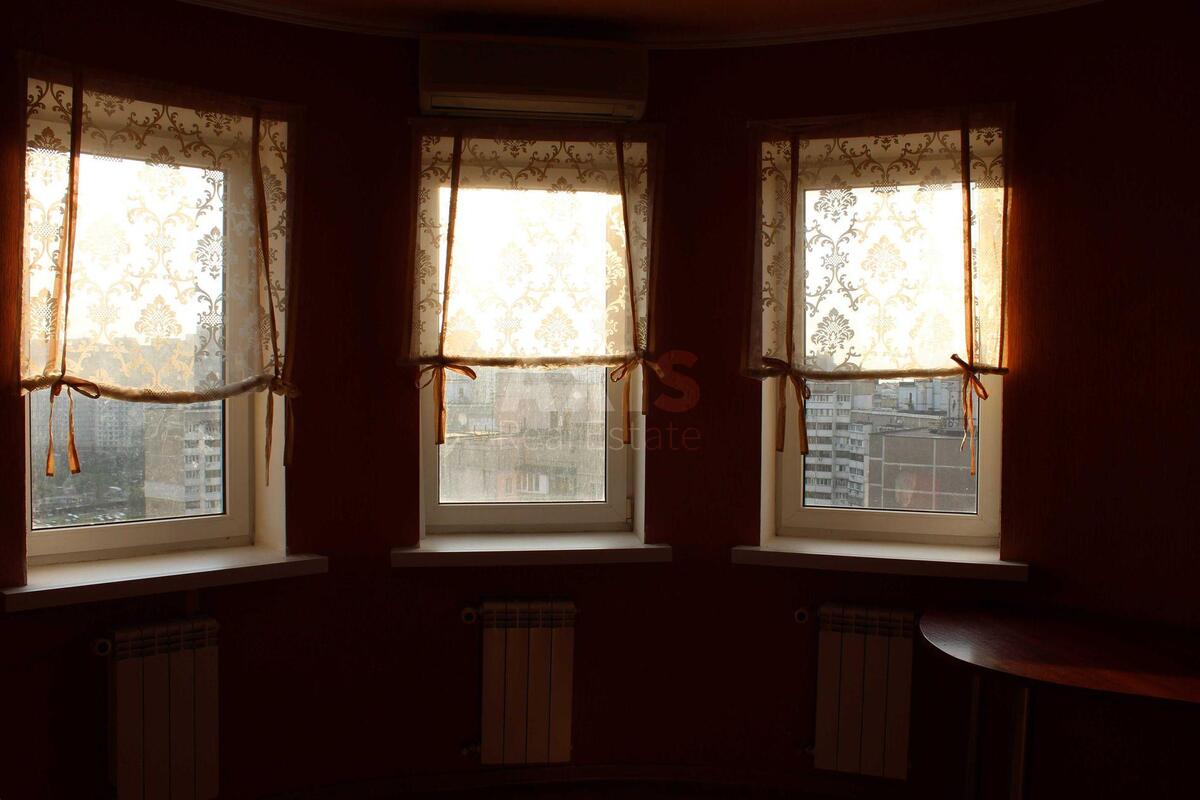 4k apartment vul. Ahmatovoi' Anny 135592412