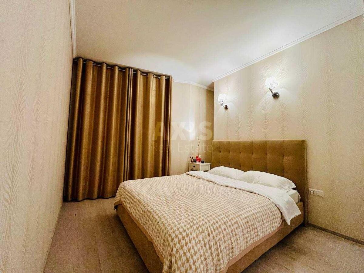 1k apartment vul. Ahmatovoi' Anny 224