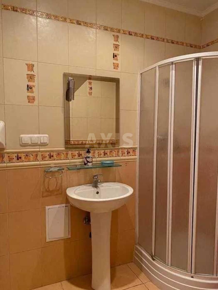 Office vul. Hmel'nyc'kogo Bogdana 42, 103m25689013