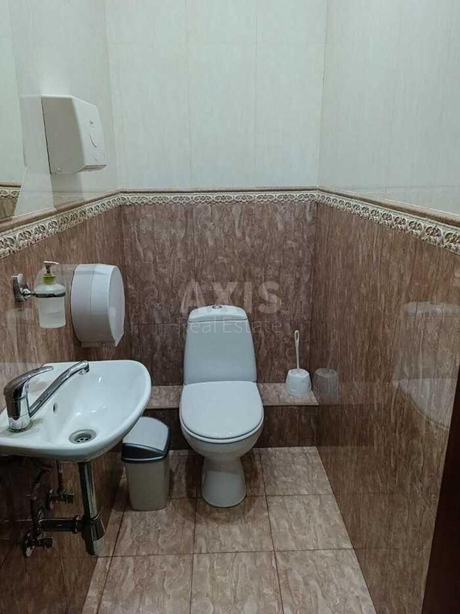 Office vul. Jevgena Konoval'cja 32Г, 177m26232616