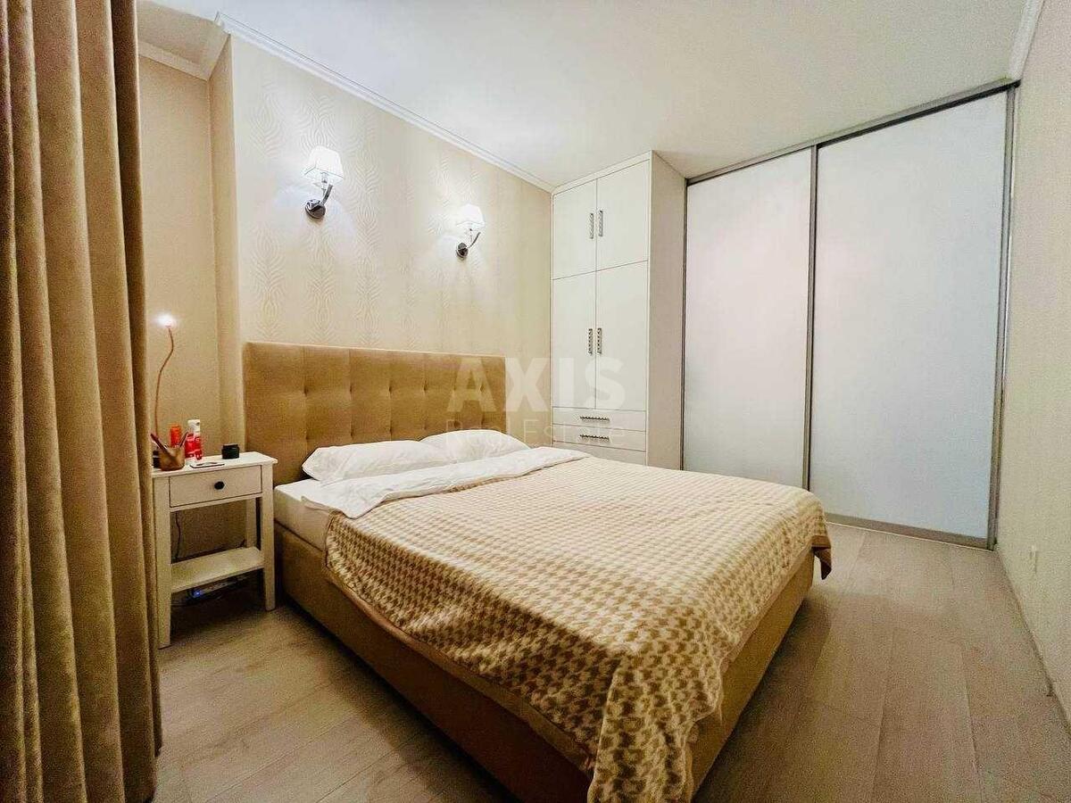 1k apartment vul. Ahmatovoi' Anny 225