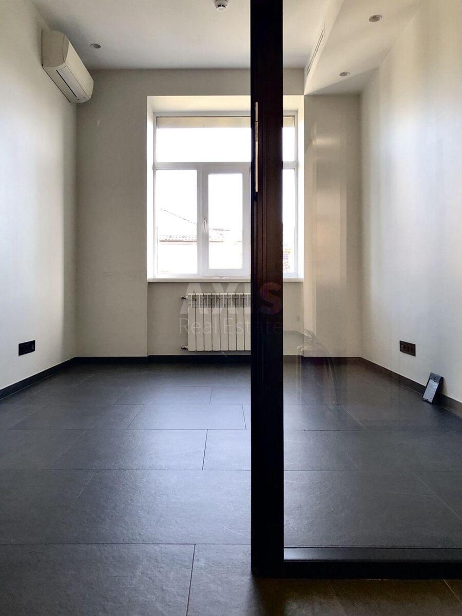 Office prov. Kutuzova 3, 230m25