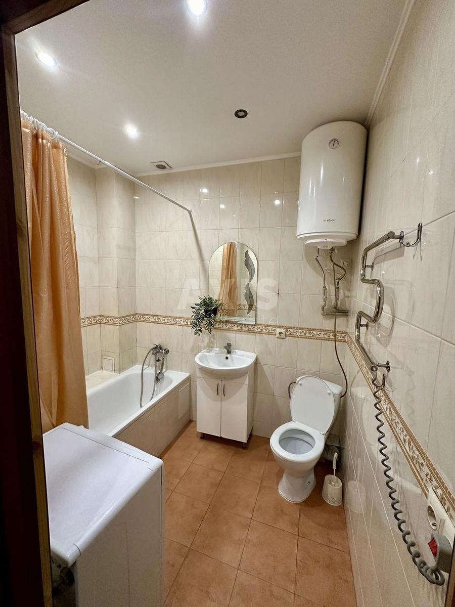 2k apartment vul. Lobanovs'kogo 211