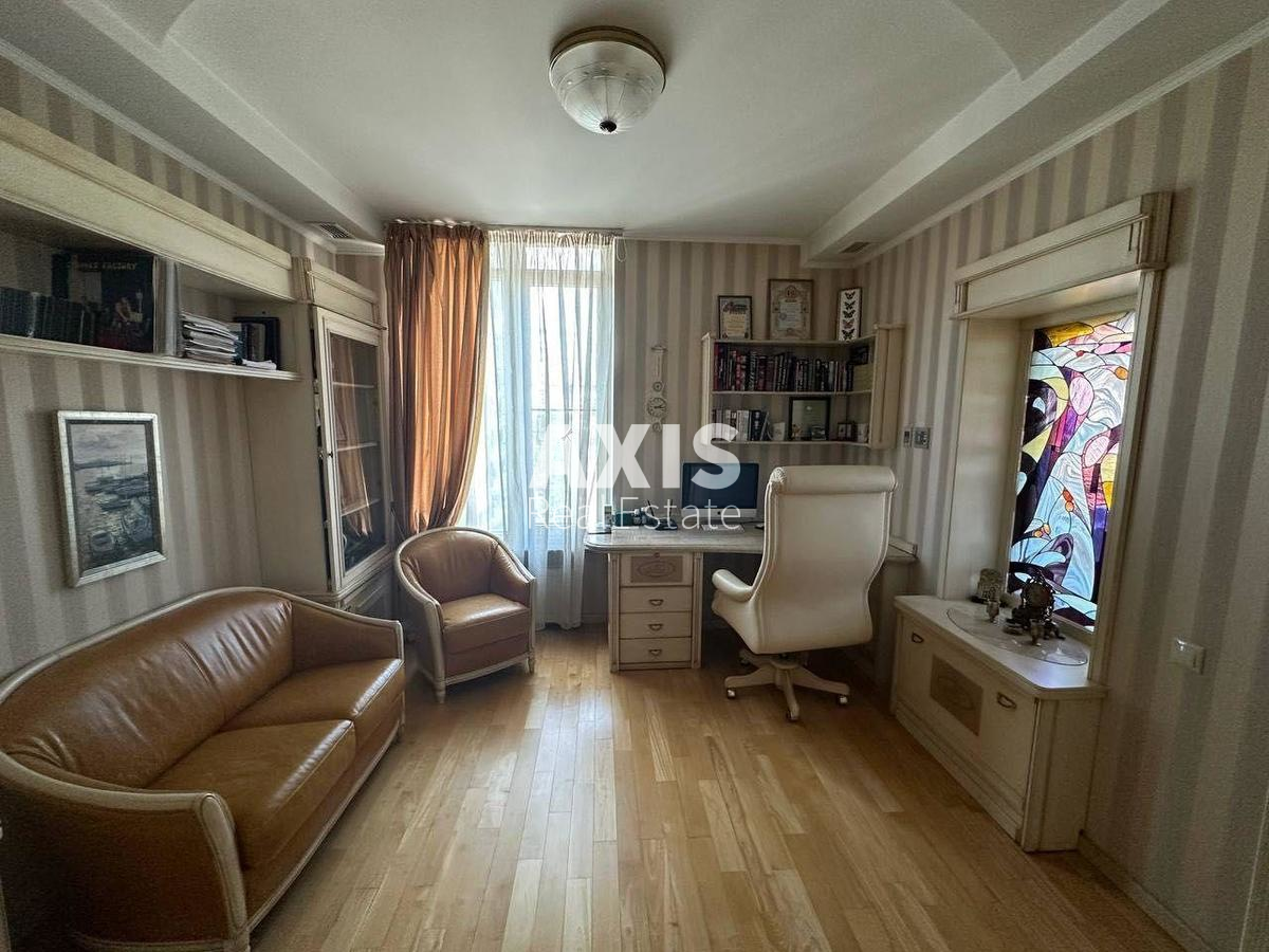4k apartment vul. Zhyljans'ka 593