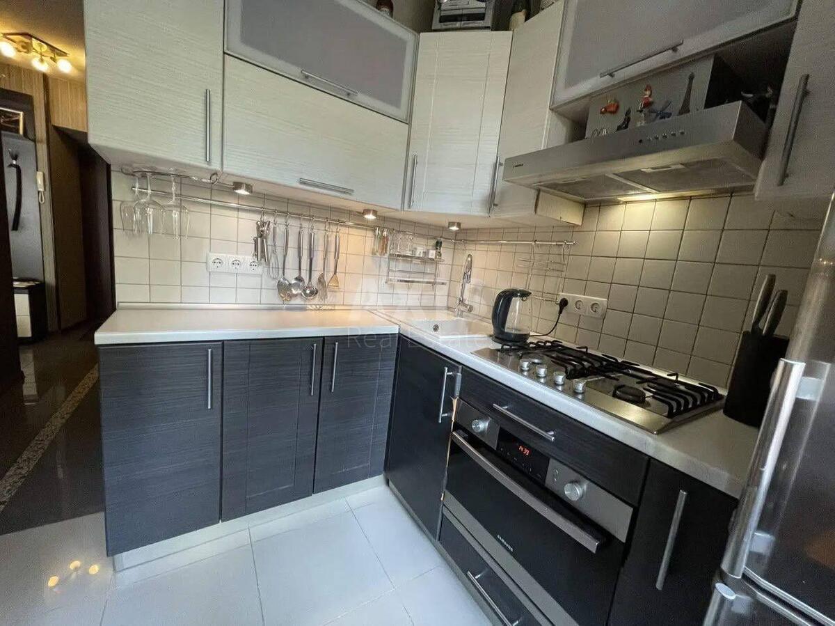 1k apartment nab. Rusanivs'ka 208