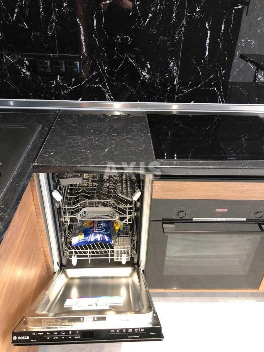 2k apartment vul. Sverstjuka Jevgena 49