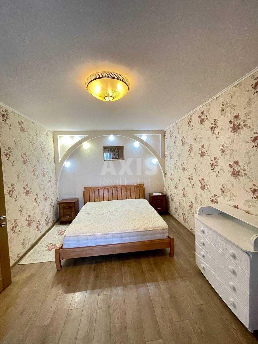 3k apartment vul. Urlivs'ka 38А600246