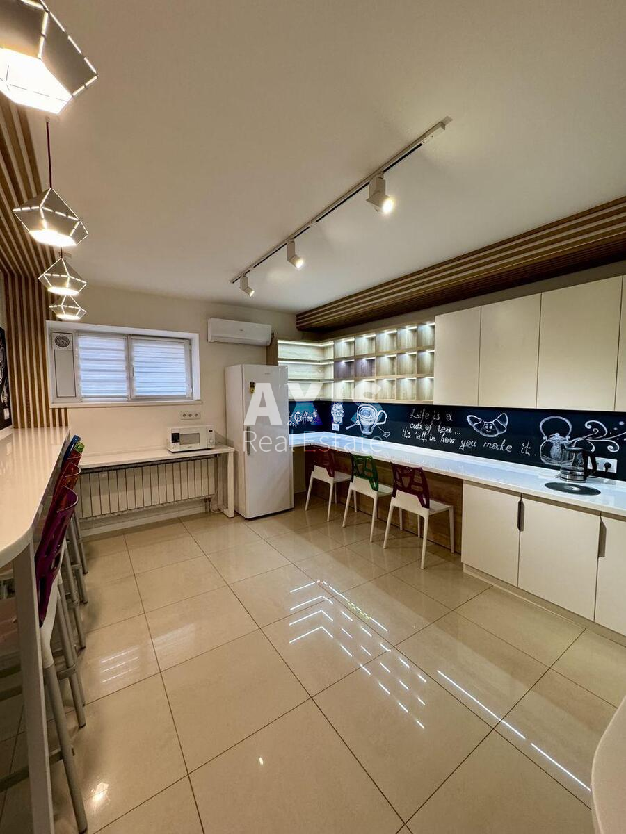 Office vul. Obolons'ka naberezhna 19, 352m2546369