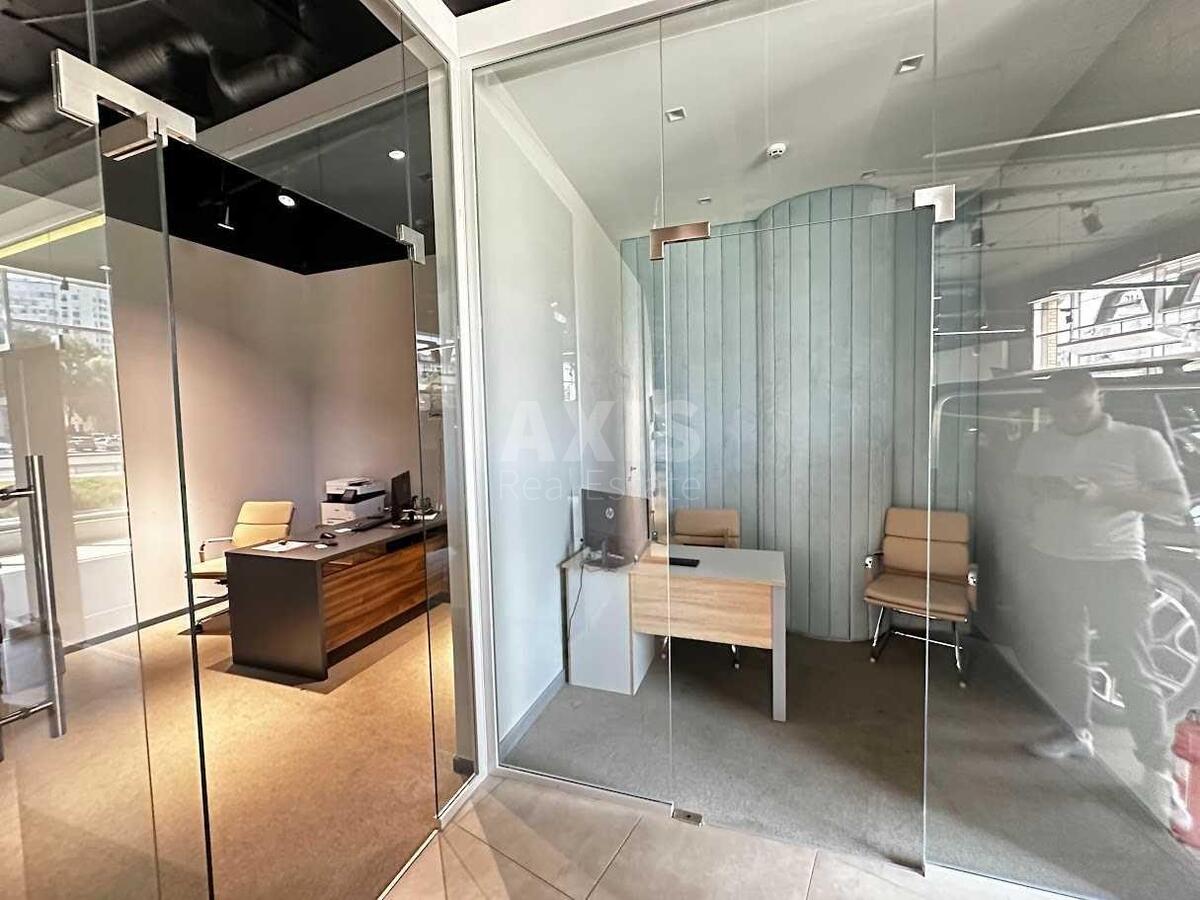 Office bul. Lesi Ukrai'nky 23, 160m24