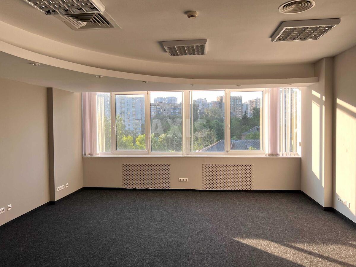Office vul. Golosii'vs'ka 17, 159m2