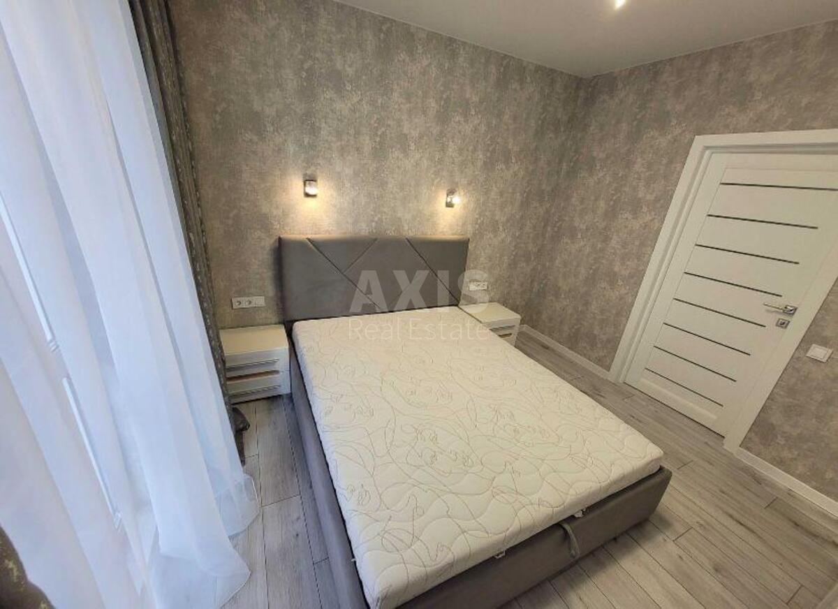 2k apartment vul. Myhajla Maksymovycha 240